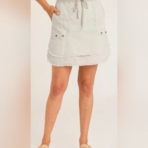 XCVI Wearable Mini Skirt Frayed Hem Skirt Two Pockets Grey Color Size Small
